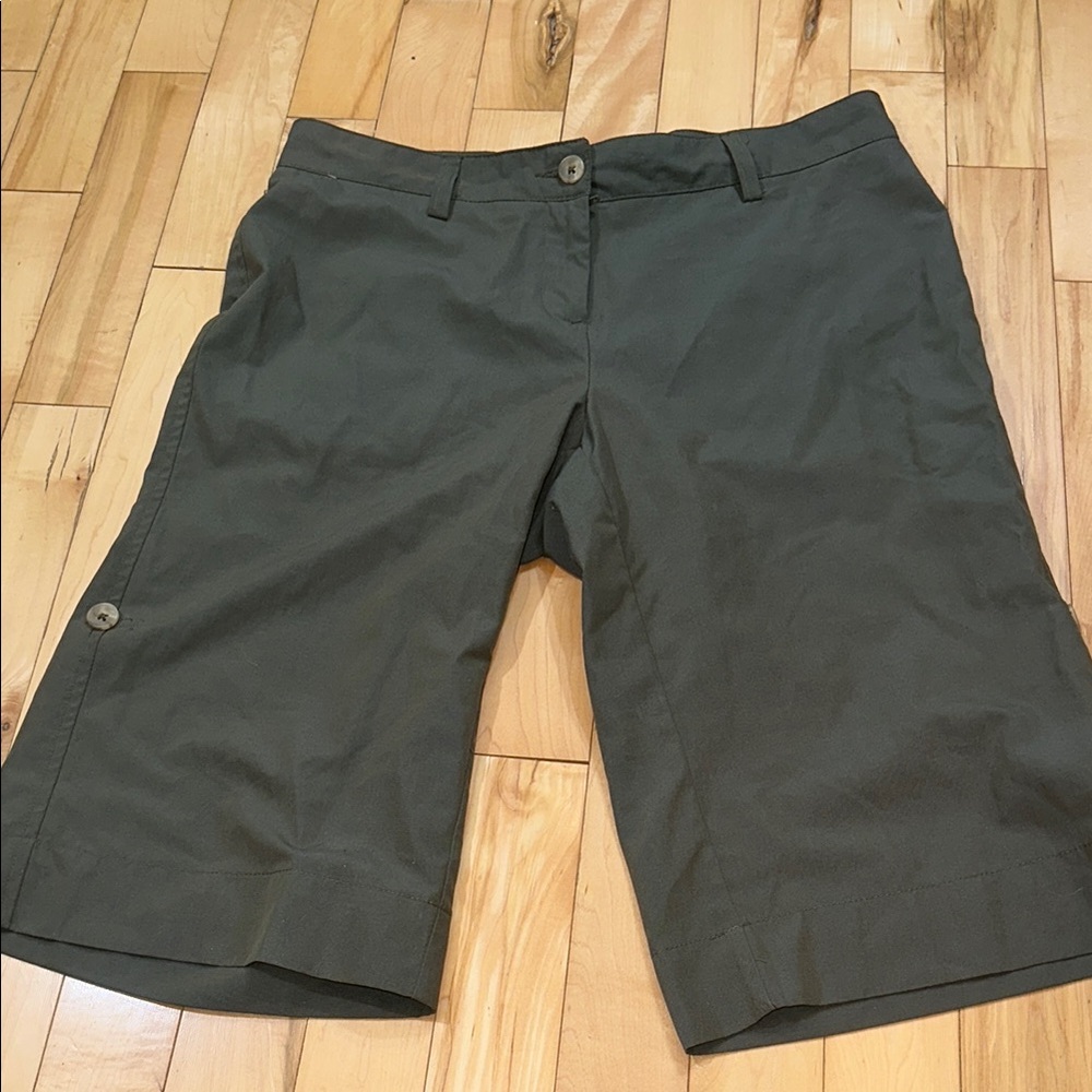 Weatherproof Green-Brown Bermuda Shorts Outdoor-Ready